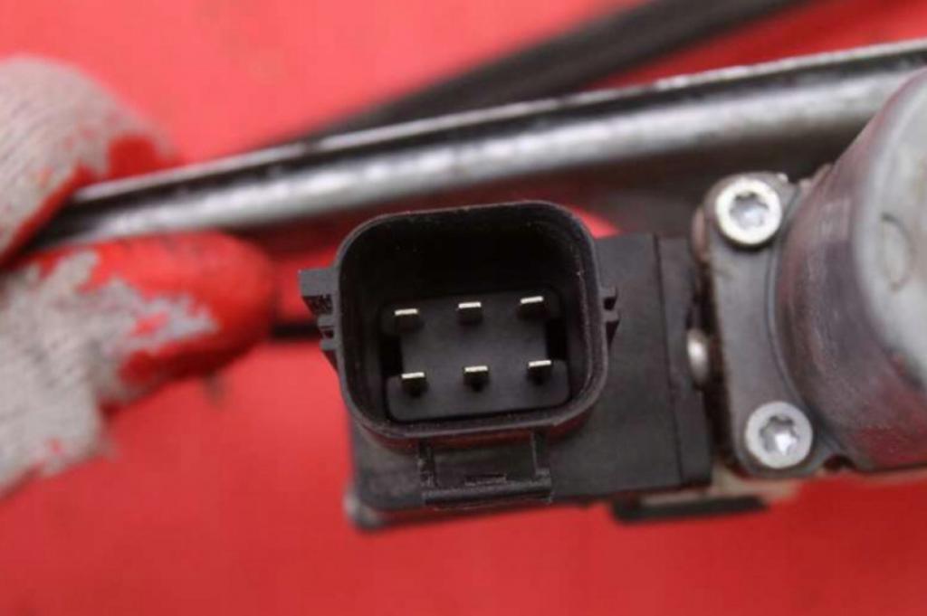 Mitsubishi Colt 2006 mechanizmus okna Okná: Predné Vľavo: 0130822206