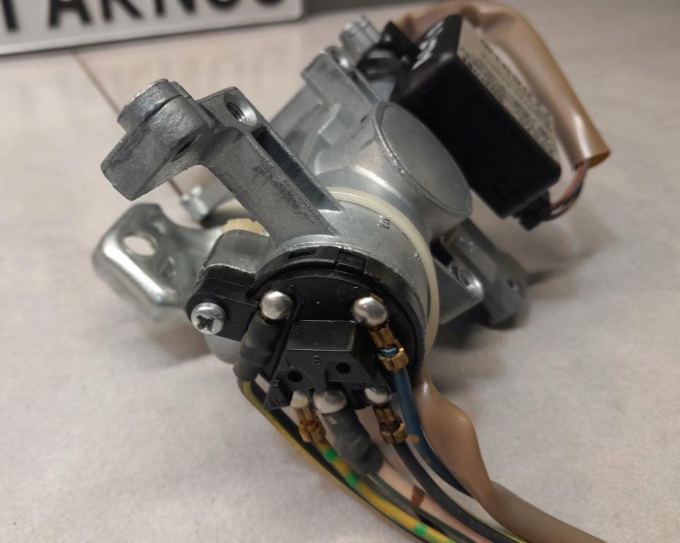 SUZUKI ALTO V 1.1  spínacia skrinka z kľúčom