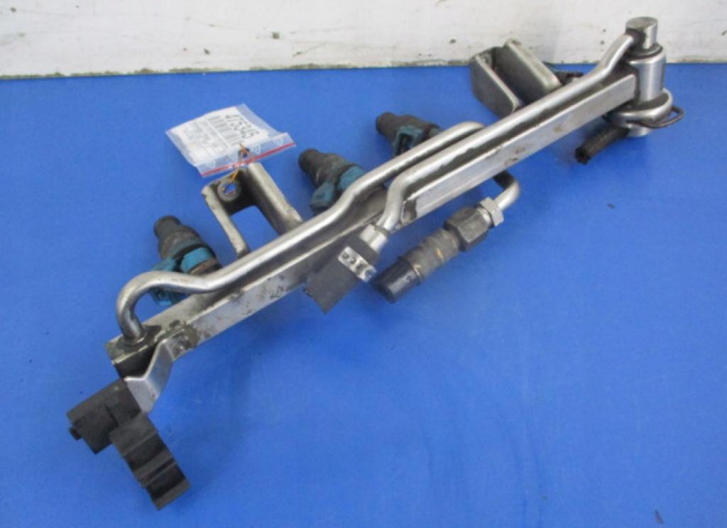 VW PASSAT B5 1.6 8V Vstrekovač 06B133317A 06B133551C