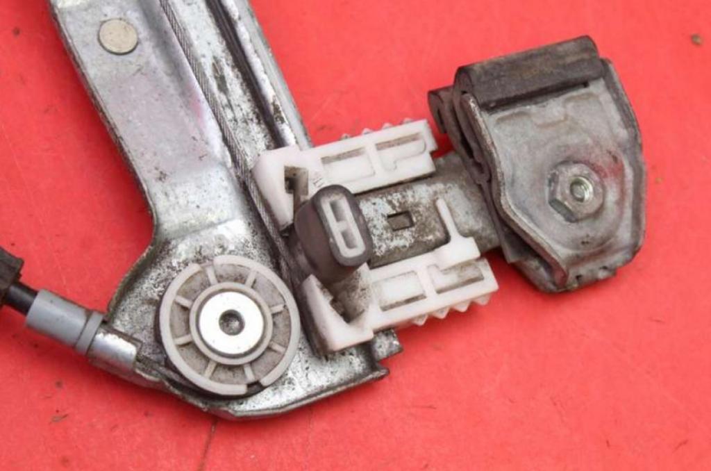 Mitsubishi Colt 2006 mechanizmus okna Okná: Predné Vľavo: 0130822206