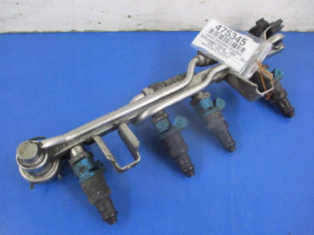 VW PASSAT B5 1.6 8V Vstrekovač 06B133317A 06B133551C