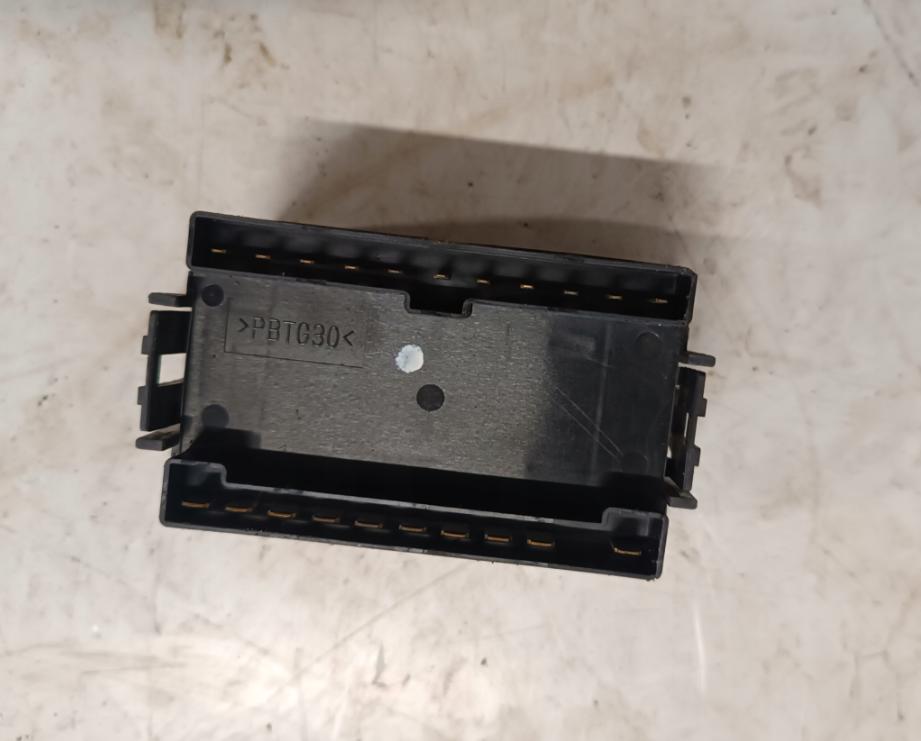 Mitsubishi Pajero pinin 2001 relé: MR337785