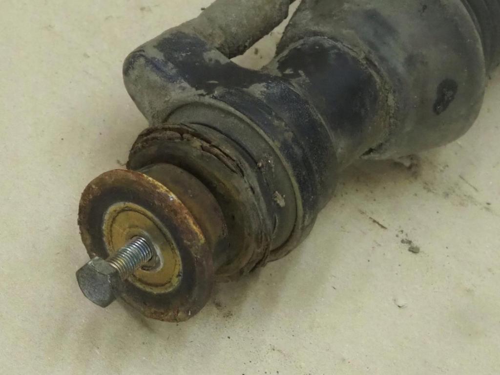Mercedes W210 KOMBI Tlmič ľavý zadný A2103202413