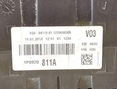 Seat Altea 1.6 TDI  Prístrojovka 1P0920811A (Prístrojové dosky, displeje)