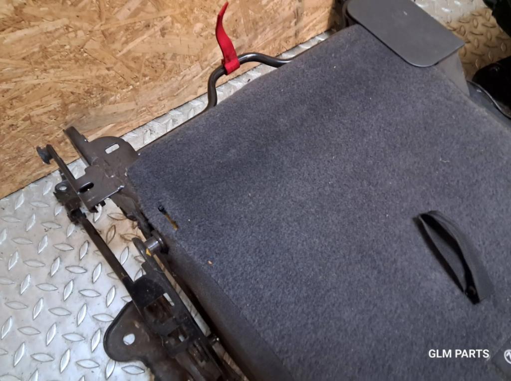 Peugeot 5008 I Zadné sedadlá v treťom rade, sada bezpečnostných pásov a praciek