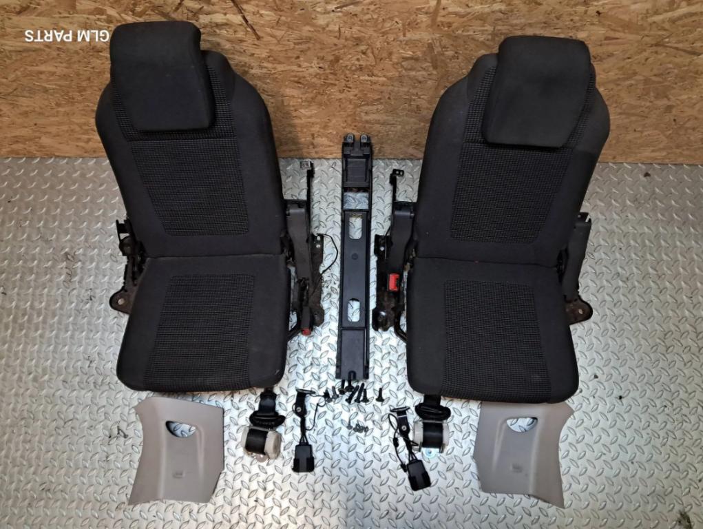Peugeot 5008 I Zadné sedadlá v treťom rade, sada bezpečnostných pásov a praciek