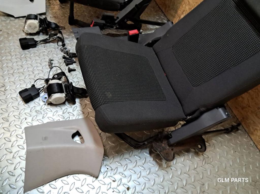 Peugeot 5008 I Zadné sedadlá v treťom rade, sada bezpečnostných pásov a praciek