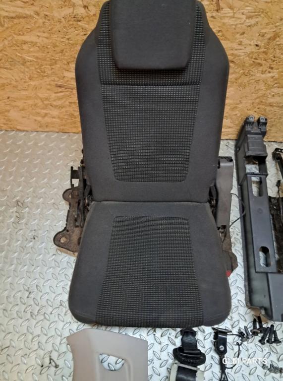 Peugeot 5008 I Zadné sedadlá v treťom rade, sada bezpečnostných pásov a praciek