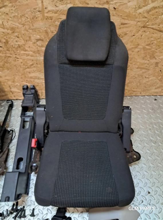 Peugeot 5008 I Zadné sedadlá v treťom rade, sada bezpečnostných pásov a praciek