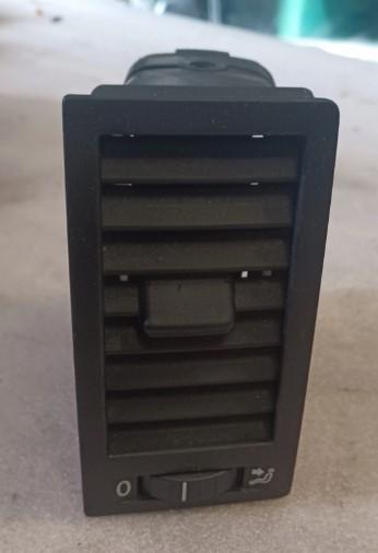 VW TRANSPORTER T5 2.5 TDI AXE, BPC Mriežky kúrenia pravá 7H0815705A