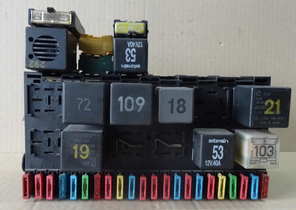 VW Skrinka poistková 357937039