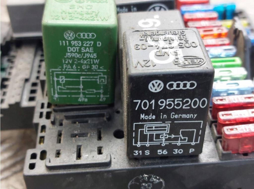 VW T4 2.4 D 1992-2000, Skrinka poistková 357937039