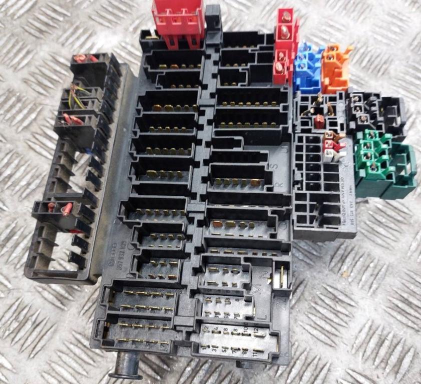 VW T4 2.4 D 1992-2000, Skrinka poistková 357937039