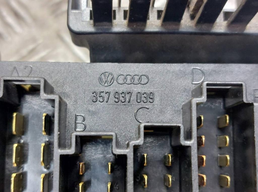 VW T4 2.4 D 1992-2000, Skrinka poistková 357937039