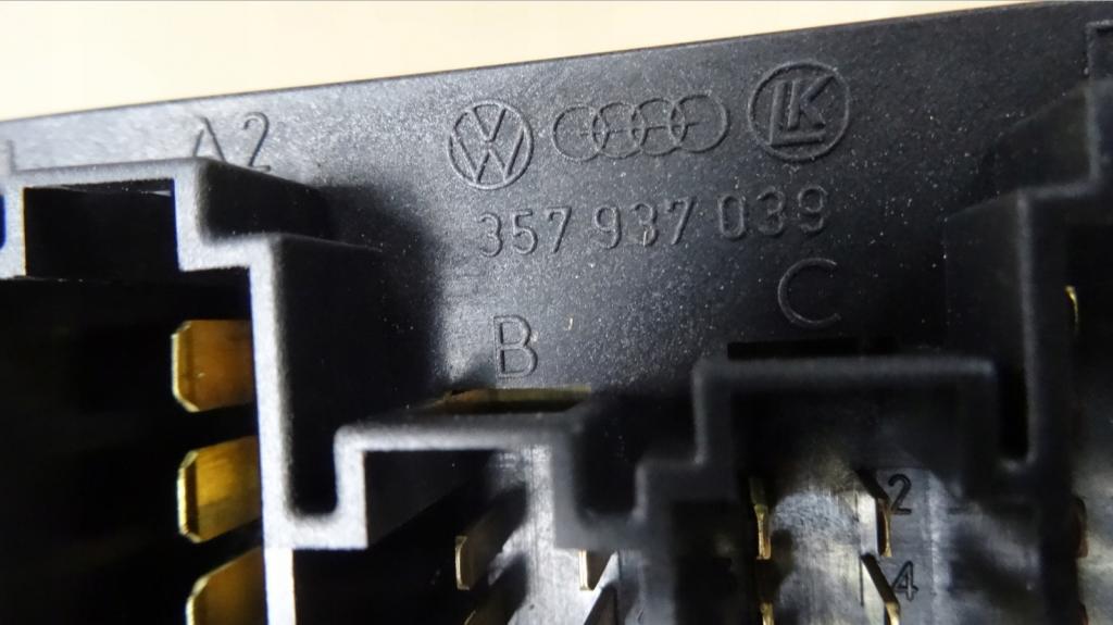 VW Skrinka poistková 357937039