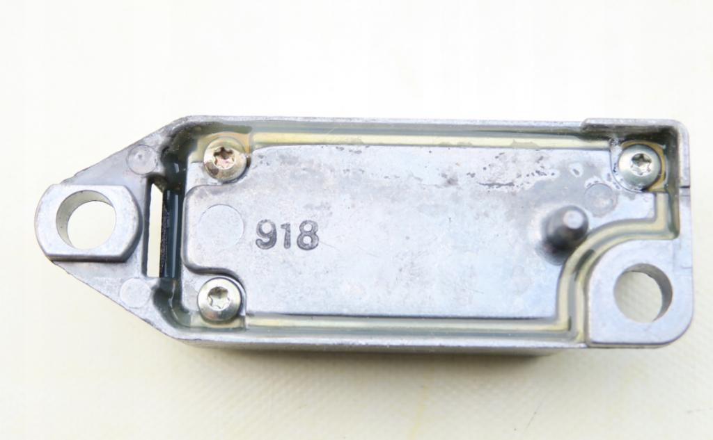 AUDI A4 B5 KOVOVÝ SNÍMAČ BOČNÉHO NÁRAZU 8D0959643