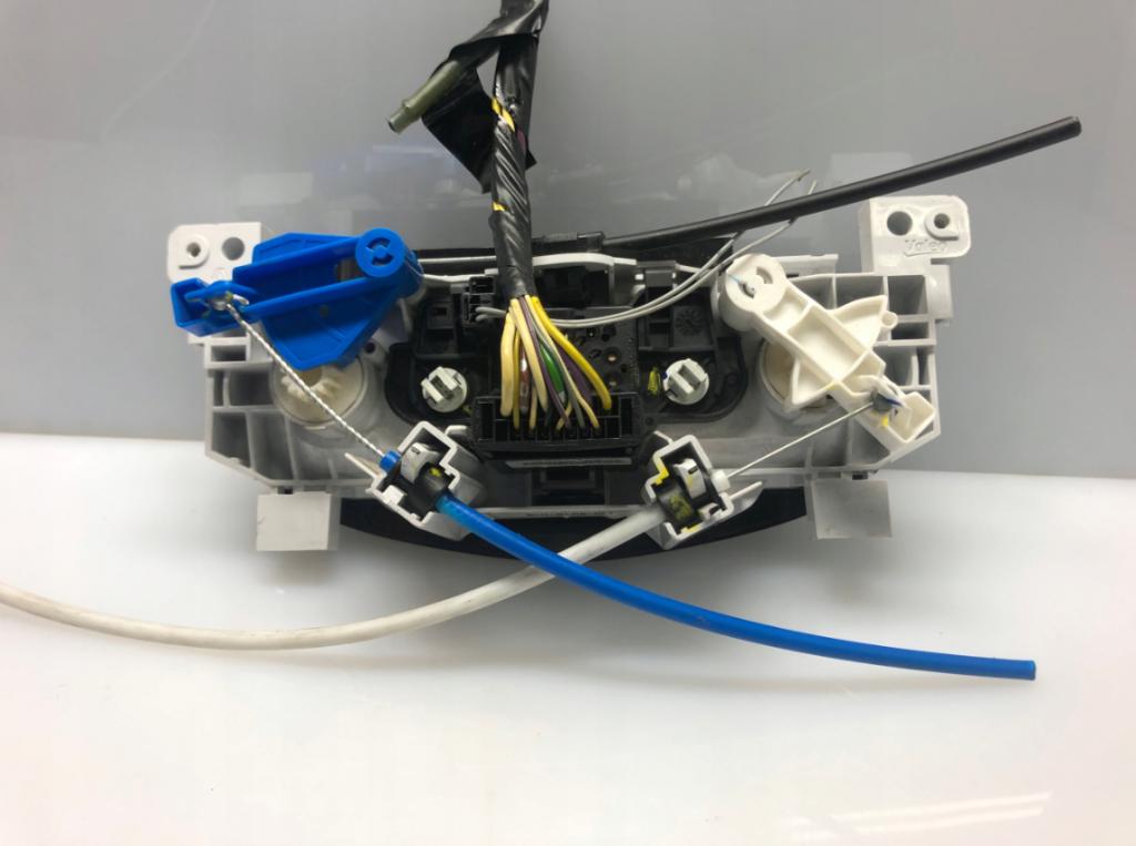 DACIA PANEL KLIMATIZÁCIE N112381J