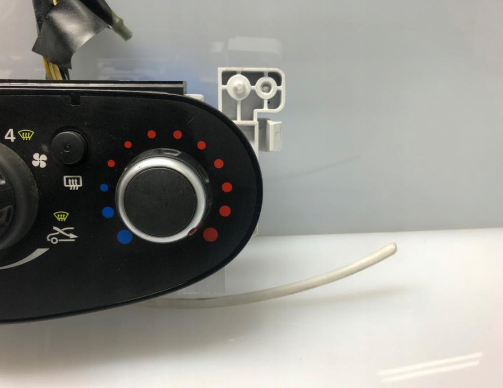 DACIA PANEL KLIMATIZÁCIE N112381J