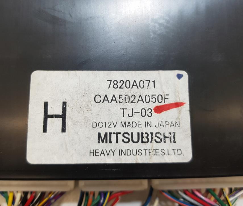 Mitsubishi Grandis  2006 100 kW 2.0TDI DID 136KM 03-11 2000 Panel ovládania kúrenia 7820A071 (Prepínače, spínače, tlačidlá a ovládače kúrenia)