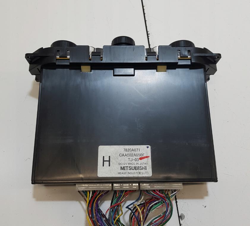 Mitsubishi Grandis  2006 100 kW 2.0TDI DID 136KM 03-11 2000 Panel ovládania kúrenia 7820A071 (Prepínače, spínače, tlačidlá a ovládače kúrenia)