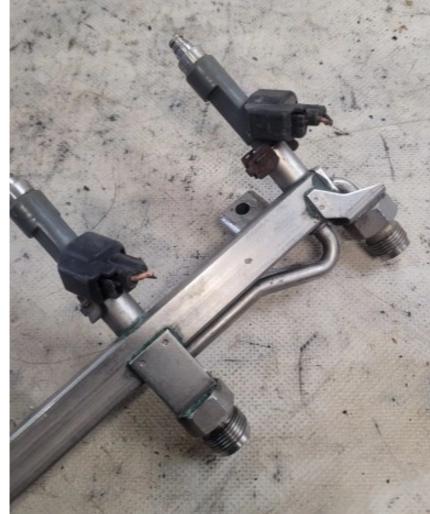 OPEL VECTRA C 2.0 T  lišta vstrekovacia 55556681 55559397   (Vstrekovacie lišty)