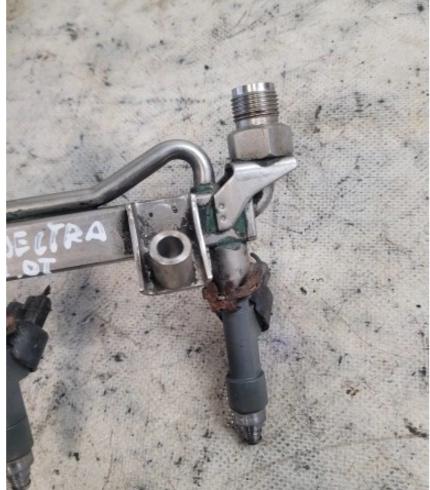 OPEL VECTRA C 2.0 T  lišta vstrekovacia 55556681 55559397   (Vstrekovacie lišty)