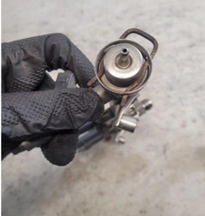 OPEL VECTRA C 2.0 T  lišta vstrekovacia 55556681 55559397   (Vstrekovacie lišty)