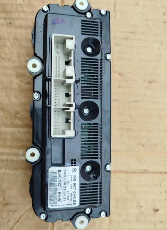 VW GOLF PLUS V 2004 - 2013 1.9 TDI 77 kW  Panel ovládania kúrenia klimatizácie 1K0907044BE