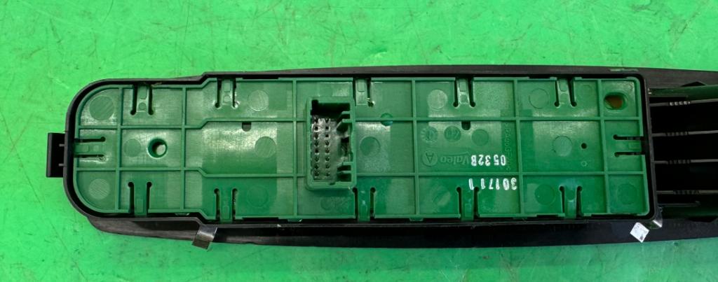 Renault Scenic III 09-16 prepínač okien a spätných zrkadiel 809610014R
