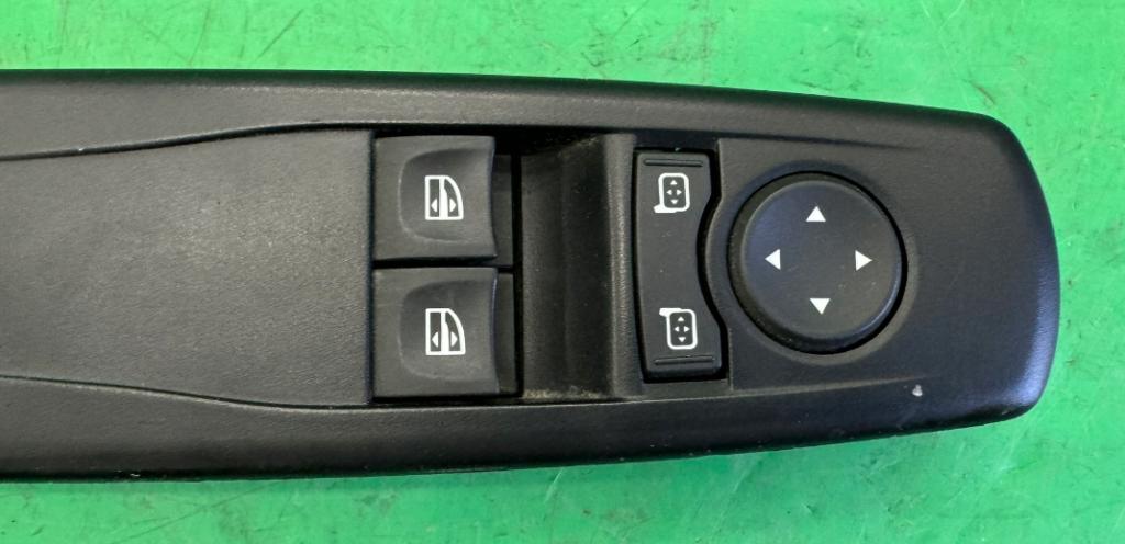 Renault Scenic III 09-16 prepínač okien a spätných zrkadiel 809610014R