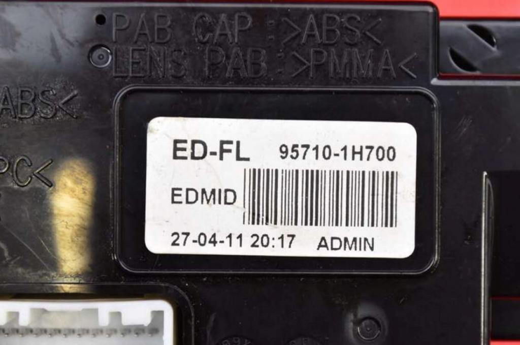 Kia Ceed I 2006-2012 1.6 crdi 116 HP manual 85 kW 1582 cm3 5- Zobrazit: 95710-1H700 (Prístrojové dosky, displeje)