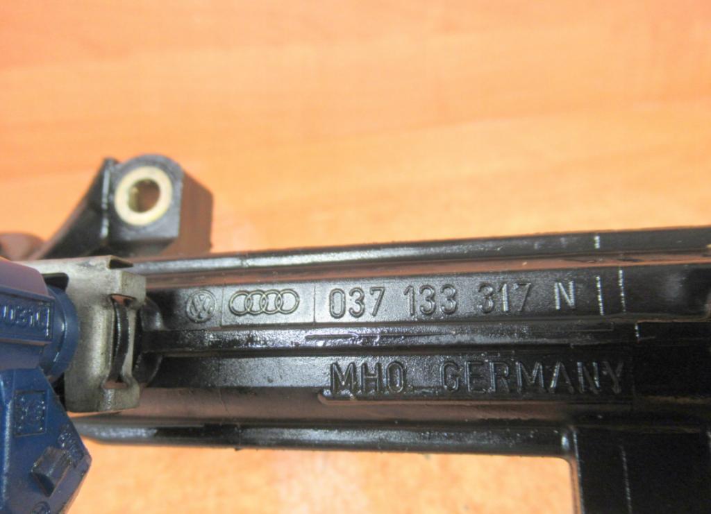 VW BORA (1J2) SEDAN 2000 85,00 2 - APK 1984,00 Lišta vstrekovacia 06A906031C (Vstrekovacie lišty)