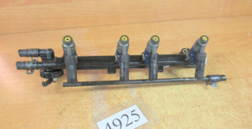 VW BORA (1J2) SEDAN 2000 85,00 2 - APK 1984,00 Lišta vstrekovacia 06A906031C (Vstrekovacie lišty)