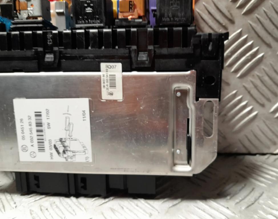 MERCEDES W220 TRIEDY S MODULU REGULÁTORA POISTKOVÁ SKRIŇKA A0325458332