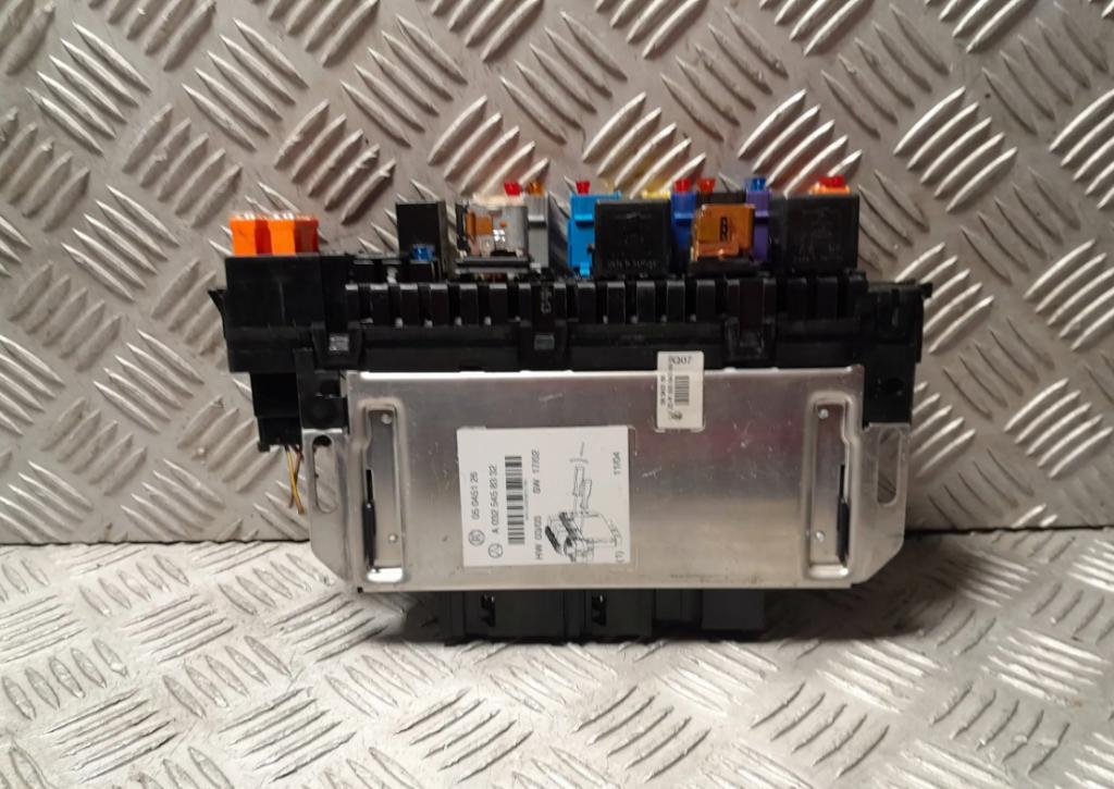 MERCEDES W220 TRIEDY S MODULU REGULÁTORA POISTKOVÁ SKRIŇKA A0325458332