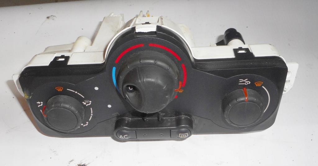 Renault Modus 1.5 dci 86 HP manual 63 kW 1461 cm3 5- panel kúrenia 030967W 69590001