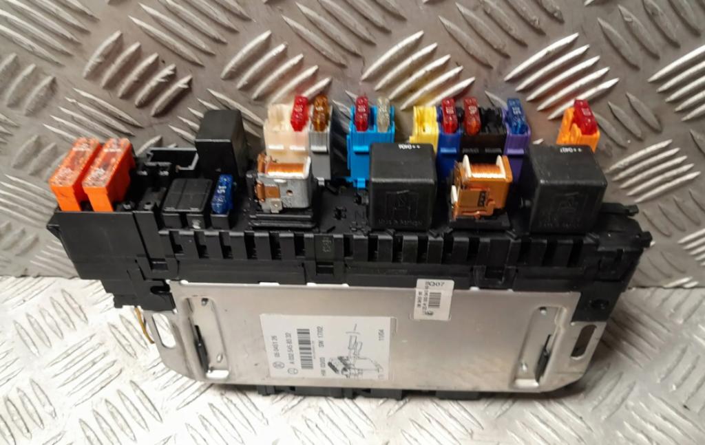 MERCEDES W220 TRIEDY S MODULU REGULÁTORA POISTKOVÁ SKRIŇKA A0325458332