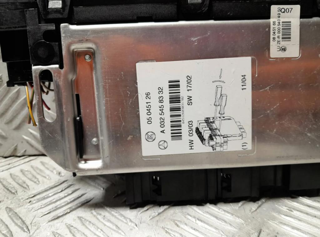 MERCEDES W220 TRIEDY S MODULU REGULÁTORA POISTKOVÁ SKRIŇKA A0325458332