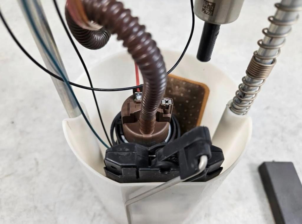 SUZUKI SX4 (EY, GY) CROSSOVER 2007 79,00 1.6 VVT 4x4 (RW 416) 107 - M16A 1586,00 Pumpa paliva 1510079J00