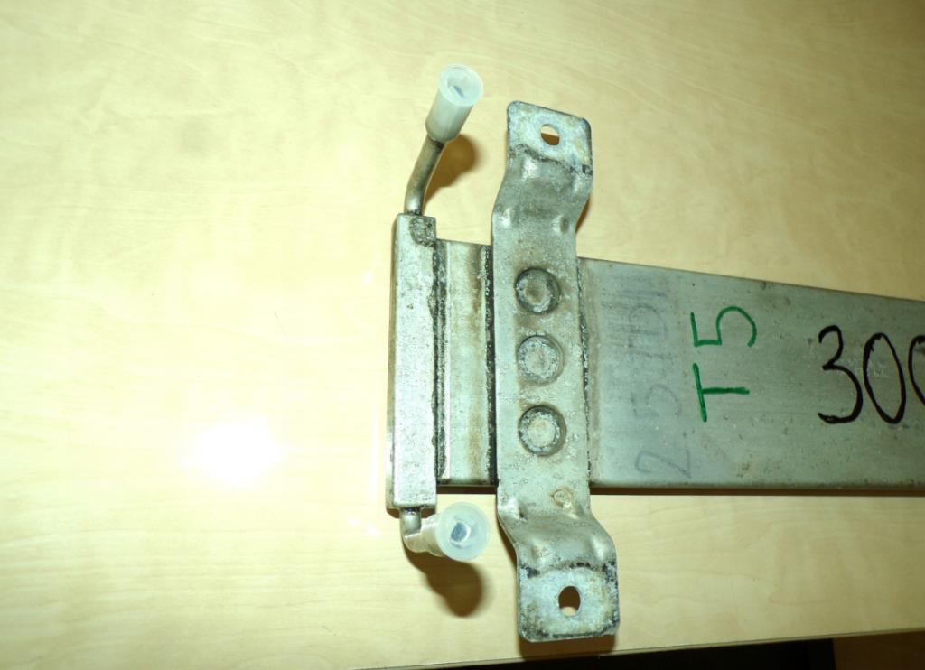 VW T5 Caravelle MULTIVAN 2.5TDI 03 - CHLADIČ PALIVA