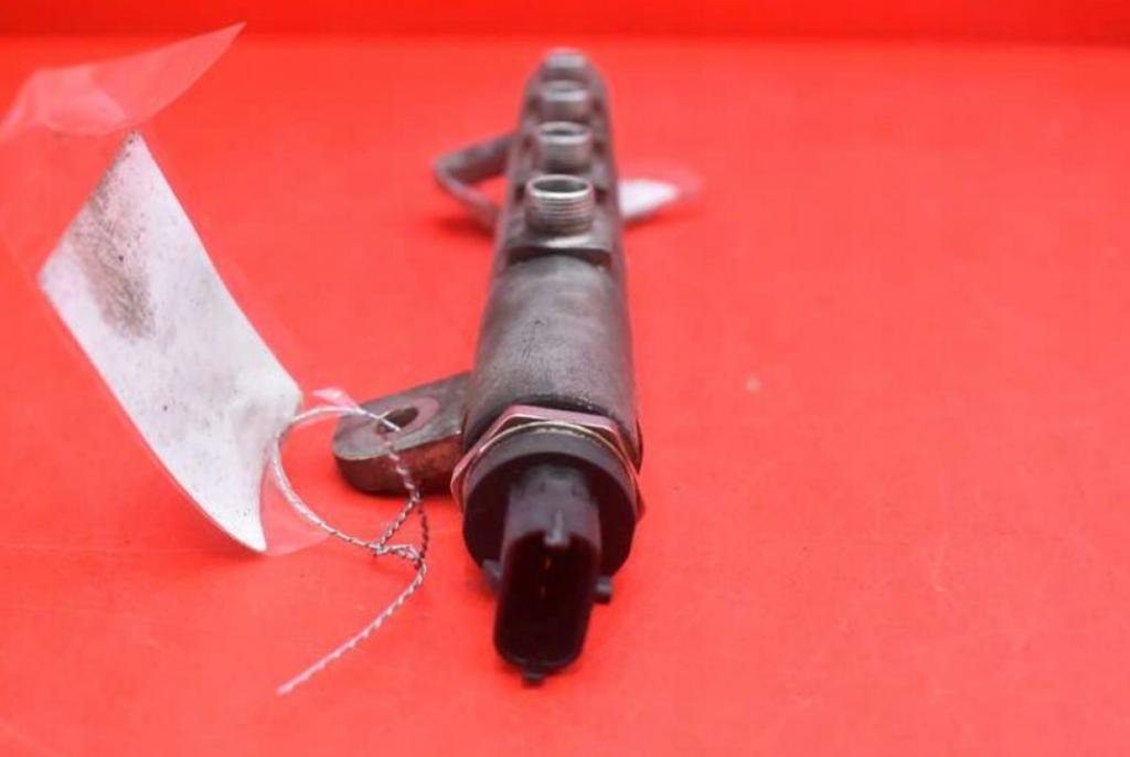 FIAT CROMA II 1.9 JTD 150 HP VSTREKOVACIA LIŠTA 939A2000 55197372 0445214058