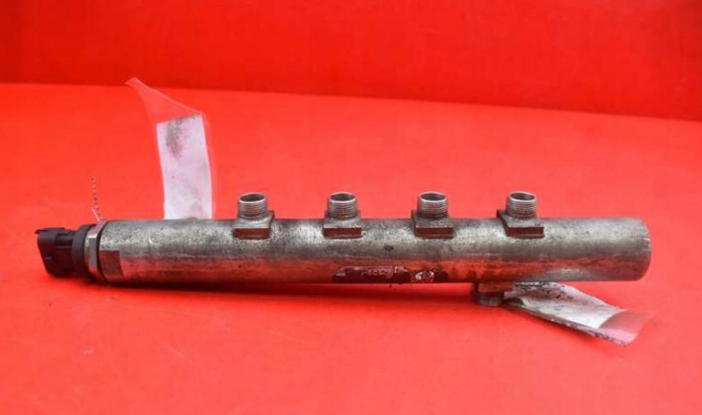 FIAT CROMA II 1.9 JTD 150 HP VSTREKOVACIA LIŠTA 939A2000 55197372 0445214058