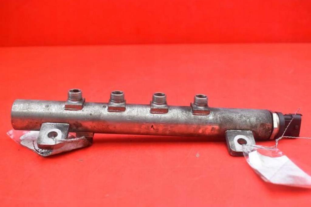 FIAT CROMA II 1.9 JTD 150 HP VSTREKOVACIA LIŠTA 939A2000 55197372 0445214058