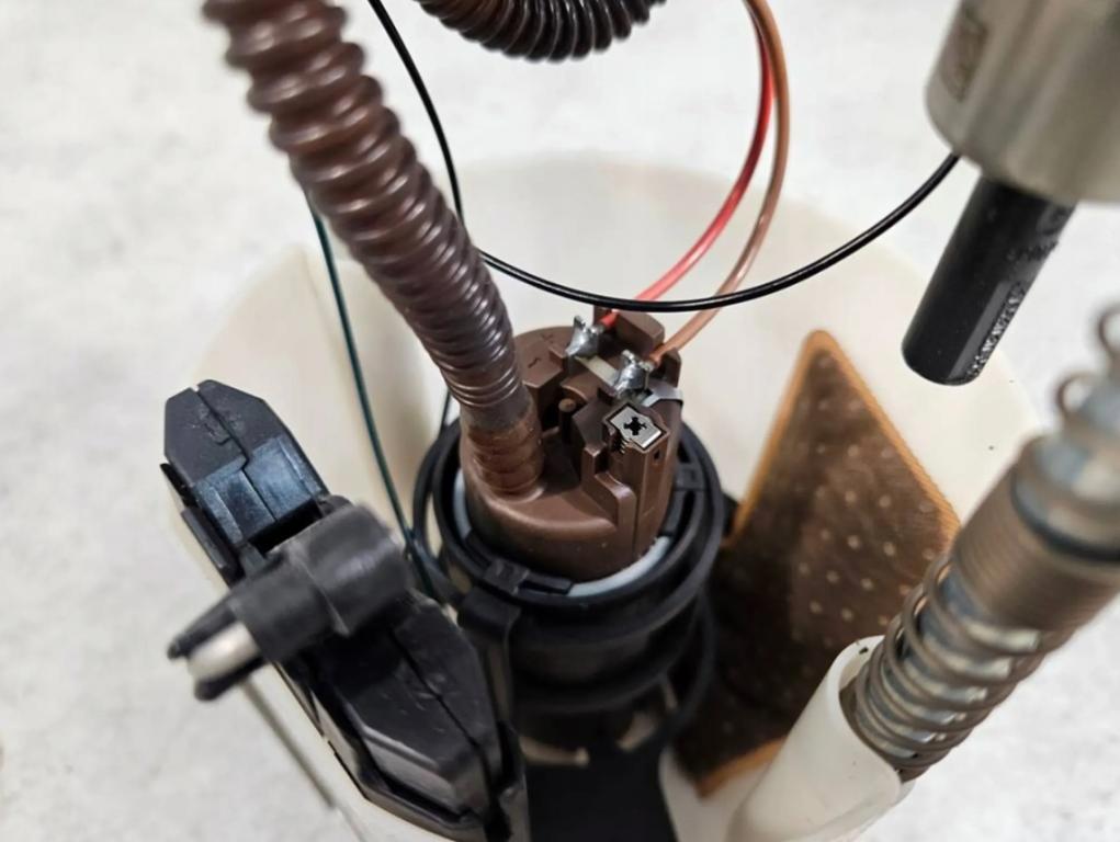 SUZUKI SX4 (EY, GY) CROSSOVER 2007 79,00 1.6 VVT 4x4 (RW 416) 107 - M16A 1586,00 Pumpa paliva 1510079J00