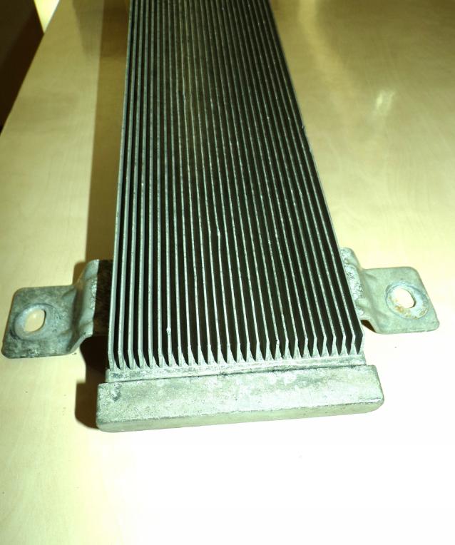 VW T5 Caravelle MULTIVAN 2.5TDI 03 - CHLADIČ PALIVA