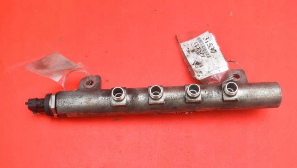 FIAT CROMA II 1.9 JTD 150 HP VSTREKOVACIA LIŠTA 939A2000 55197372 0445214058