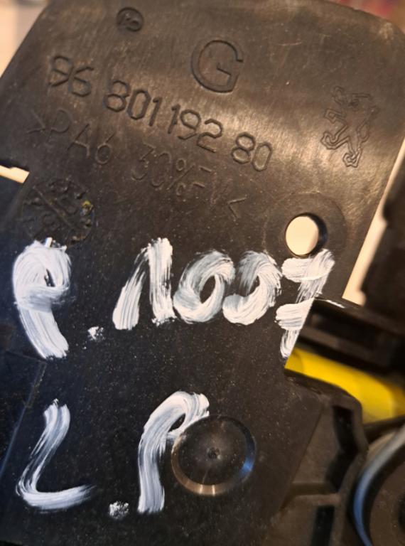 PEUGEOT 1007 (KM_) 2005 - 2022    1.6 16V 80 kW [109 KM] benzyna 2005 - 2022  Kľučka predný ľavá strana vonkajšia 9680112277 (Vonkajšie predné ľavé)