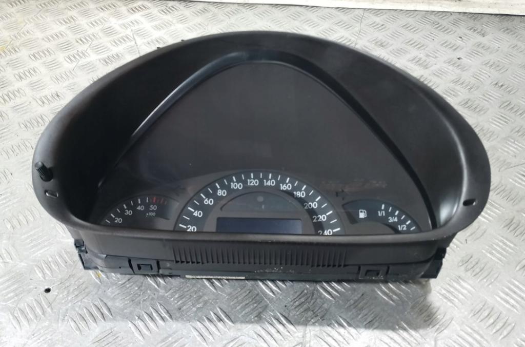 MERCEDES W203 2035407111 2.7 CDI Prístrojovka 2035407111 (Prístrojové dosky, displeje)