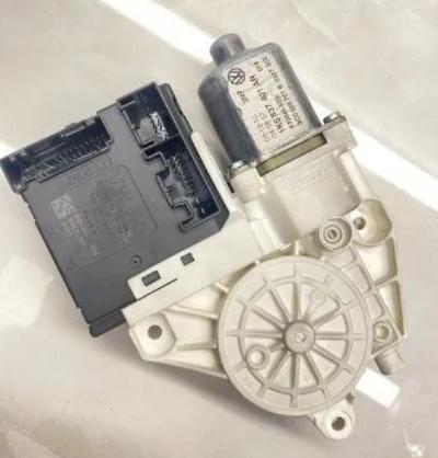 VW GOLF VI Variant (AJ5) 2009 - 2014 1.6 TDI 77 kW  motorček okna predný ľavy 1K5837401AR