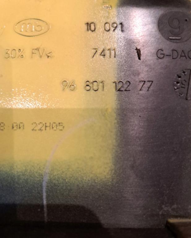 PEUGEOT 1007 (KM_) 2005 - 2022    1.6 16V 80 kW [109 KM] benzyna 2005 - 2022  Kľučka predný ľavá strana vonkajšia 9680112277 (Vonkajšie predné ľavé)